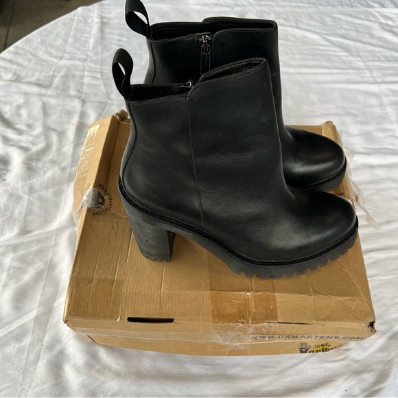 NIB 10 MAGDALENA DR MARTENS HEELED BOOTS - Picture 3 of 7